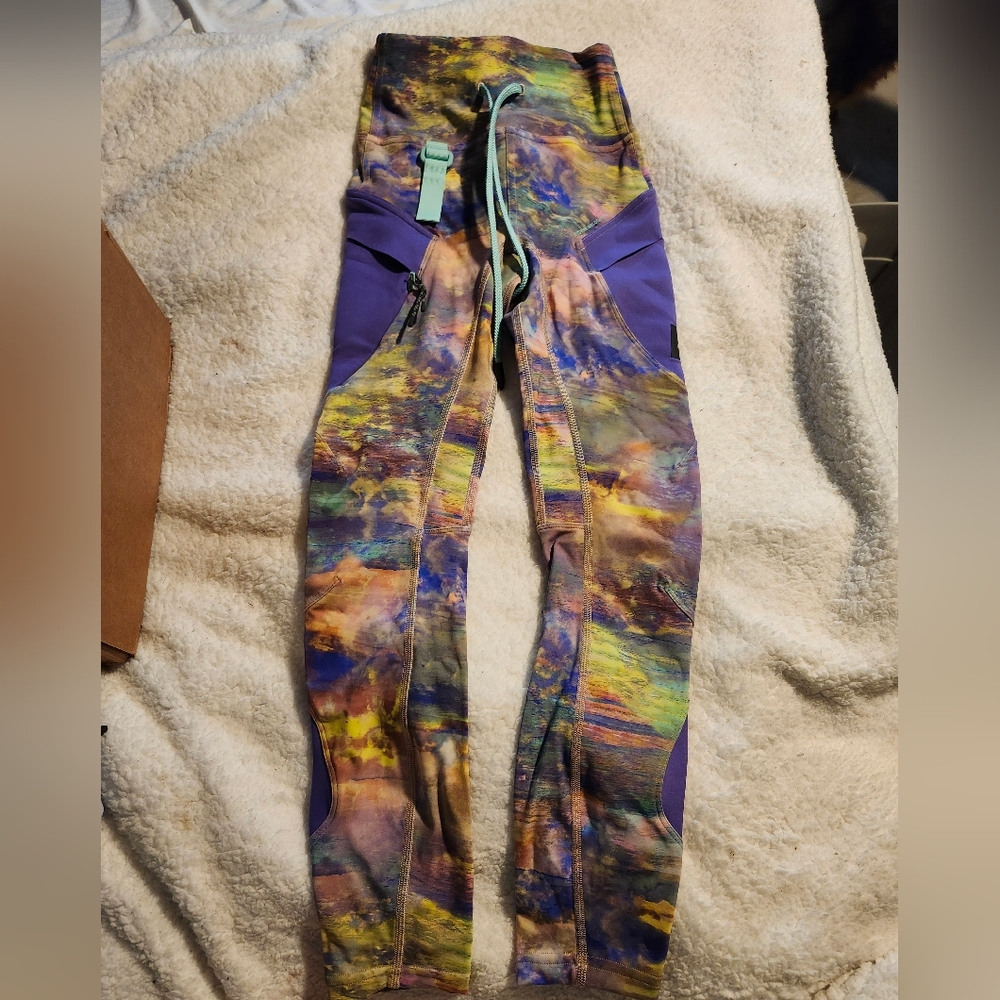 Lululemon Cargo SHR hiking tight 25"
